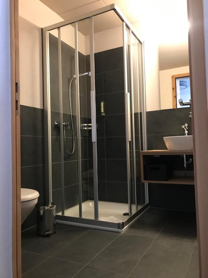 Berghotel Mettmen Schwanden  エクステリア 写真