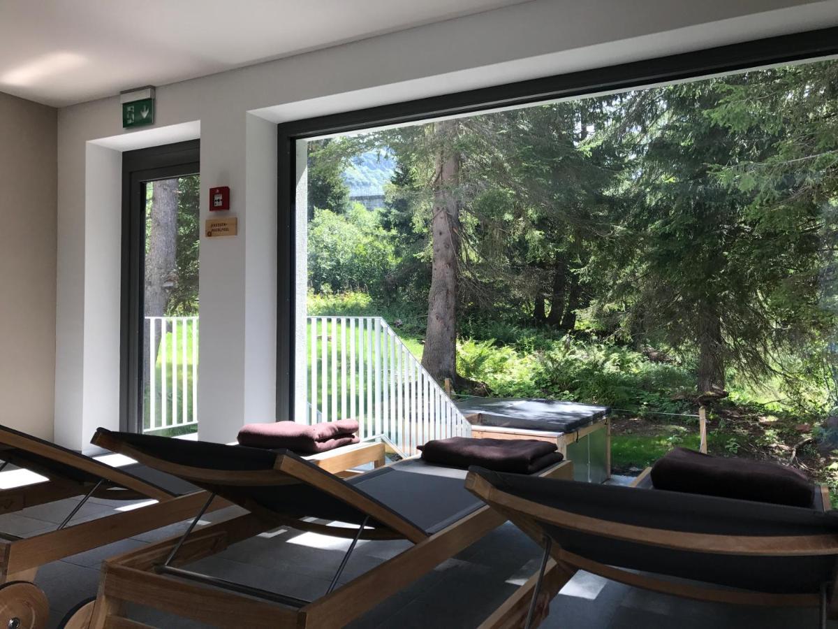 Berghotel Mettmen Schwanden  エクステリア 写真