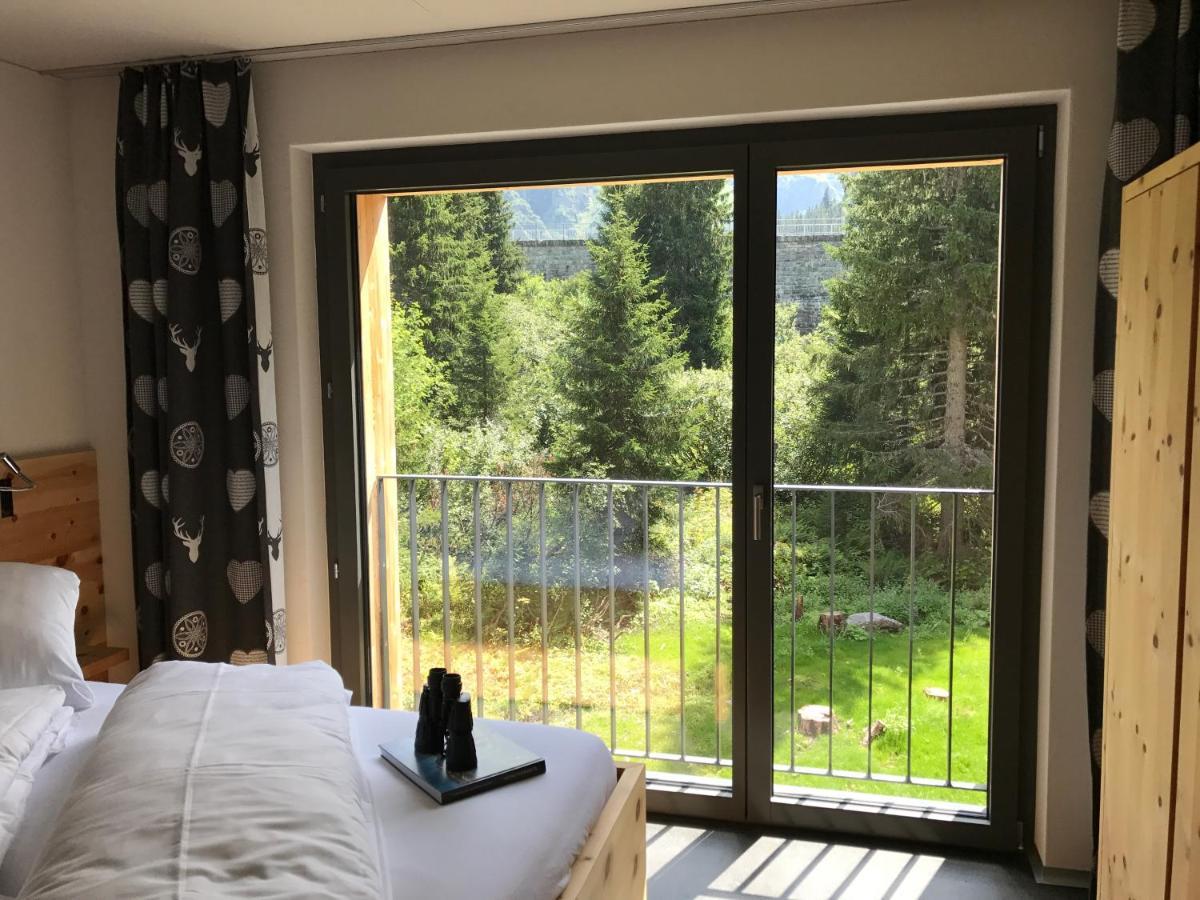 Berghotel Mettmen Schwanden  エクステリア 写真