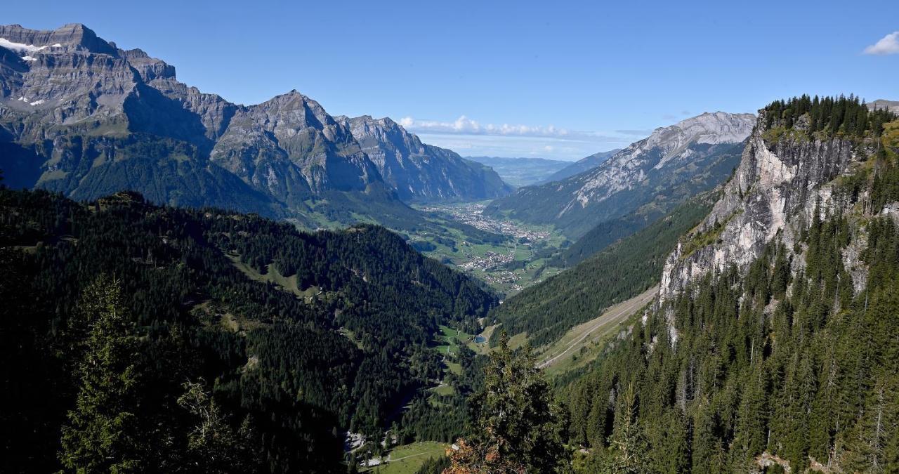 Berghotel Mettmen Schwanden  エクステリア 写真