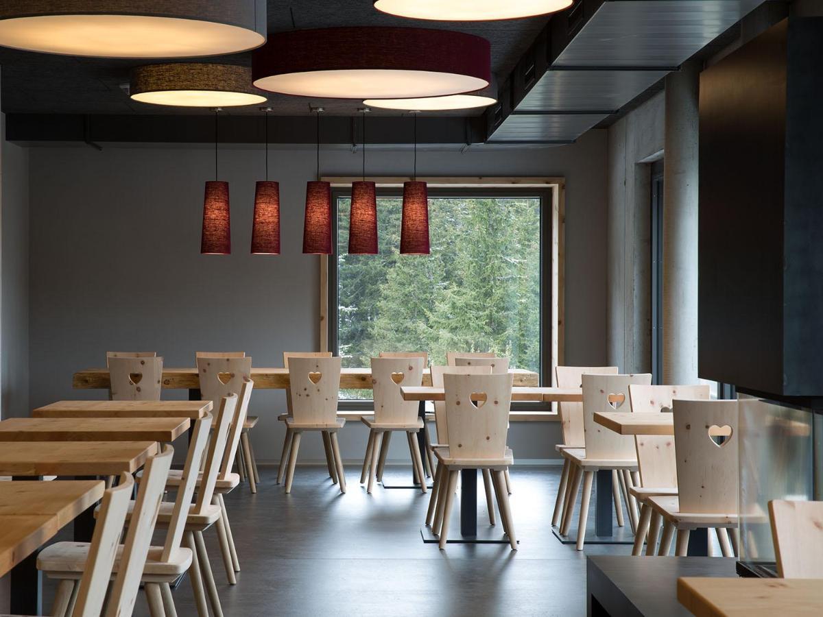 Berghotel Mettmen Schwanden  エクステリア 写真