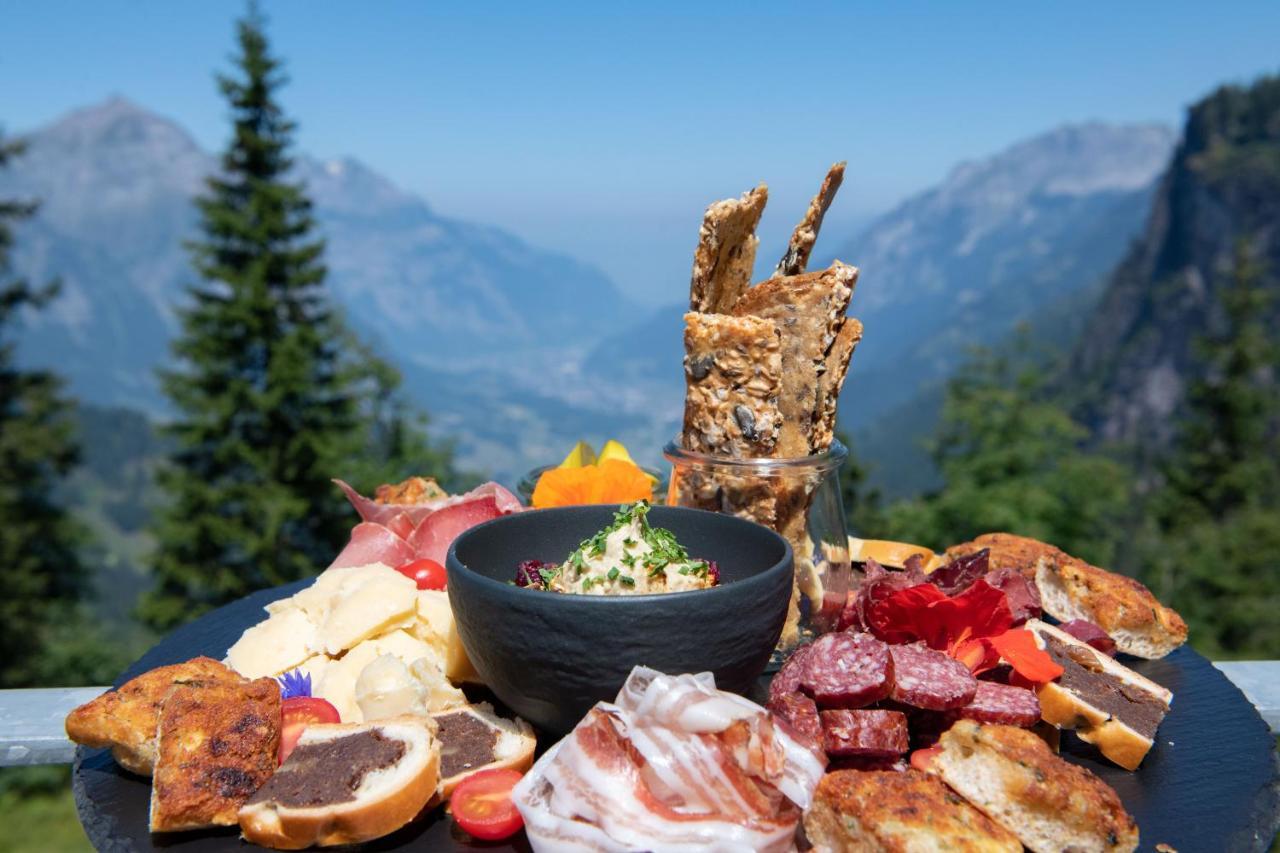 Berghotel Mettmen Schwanden  エクステリア 写真