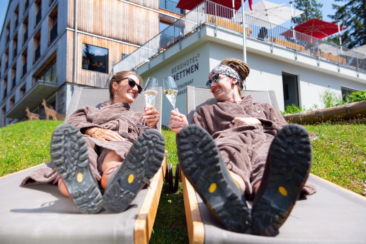 Berghotel Mettmen Schwanden  エクステリア 写真